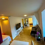 Nydeck Отель