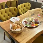 Nydeck Отель